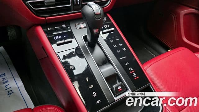 Porsche Macan 2022 — Şəkil 9/20