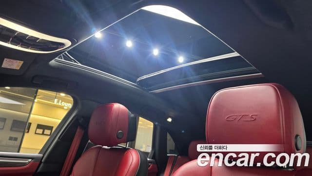 Porsche Macan 2022 — Şəkil 18/20