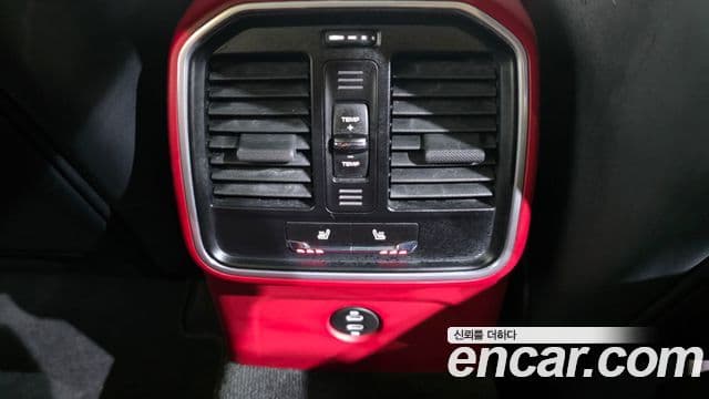 Porsche Macan 2022 — Şəkil 19/20