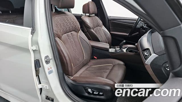 BMW 5 Series 2023 — Şəkil 10/20
