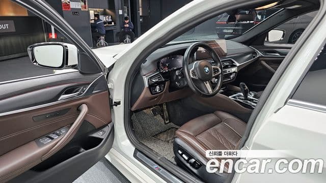 BMW 5 Series 2023 — Şəkil 11/20