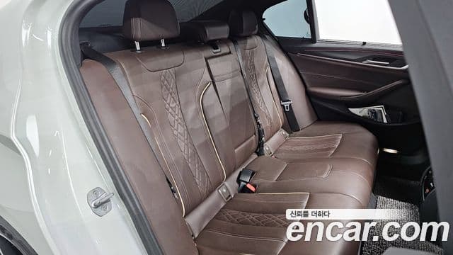 BMW 5 Series 2023 — Şəkil 12/20