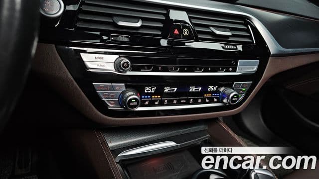 BMW 5 Series 2023 — Şəkil 16/20