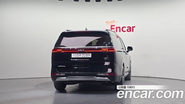 Kia Carnival 2023 — ფოტო 4/20