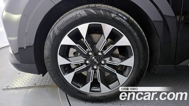 Kia Carnival 2023 — ფოტო 5/20