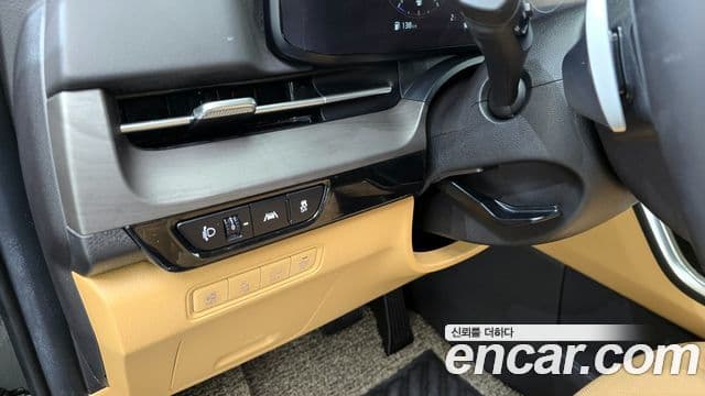 Kia Carnival 2023 — ფოტო 15/20