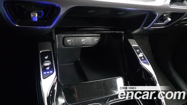 Kia Sorento 2021 — ფოტო 17/20