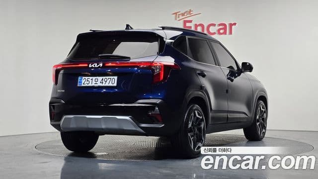 Kia Seltos 2023 — ფოტო 2/20