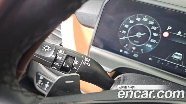 Kia Seltos 2023 — ფოტო 17/20