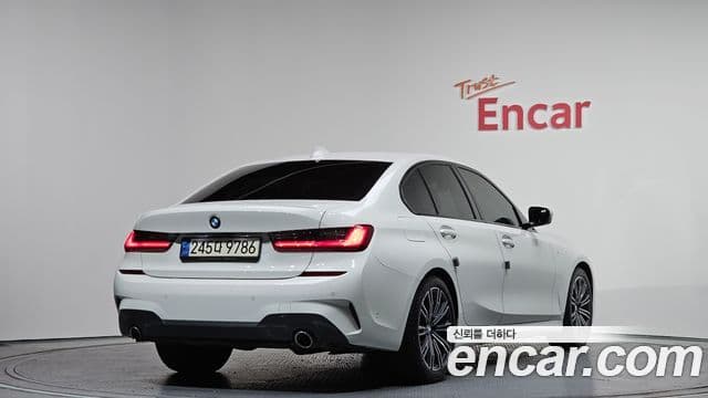 BMW 3 Series 2021 — ფოტო 2/20