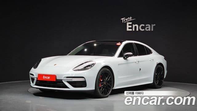 Porsche Panamera 2019 — ფოტო 2/20