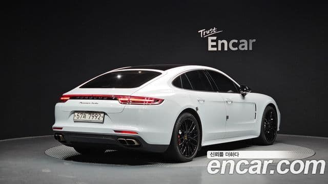 Porsche Panamera 2019 — ფოტო 16/20
