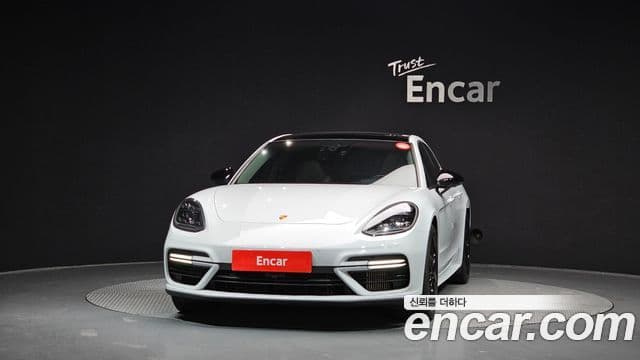 Porsche Panamera 2019 — ფოტო 1/20