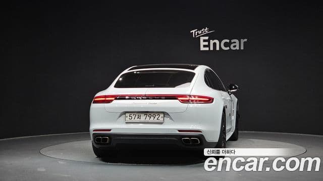 Porsche Panamera 2019 — ფოტო 4/20