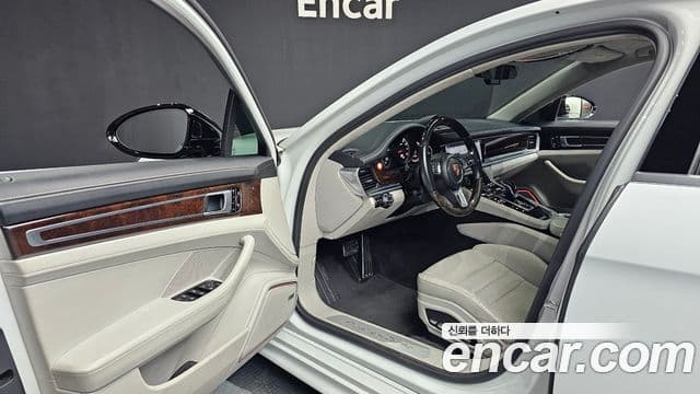 Porsche Panamera 2019 — ფოტო 13/20