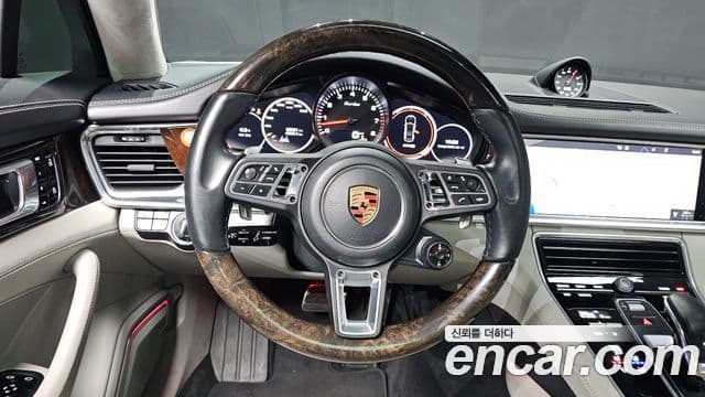 Porsche Panamera 2019 — ფოტო 20/20