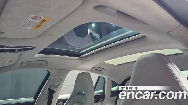 Porsche Panamera 2019 — ფოტო 18/20
