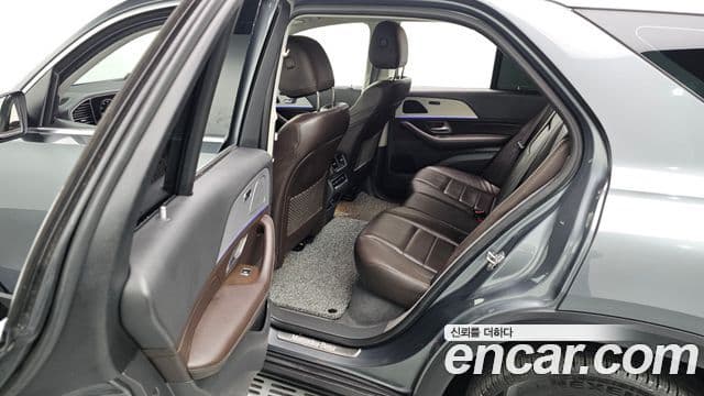 Mercedes-Benz GLE-Class 2019 — Photo 2/20