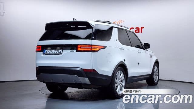 Land Rover Discovery 5 2018 — Şəkil 11/20