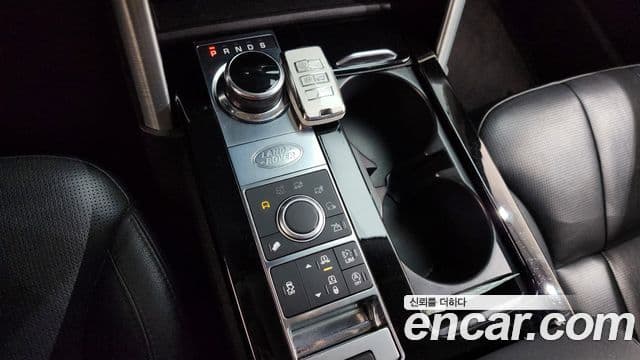 Land Rover Discovery 5 2018 — Şəkil 10/20