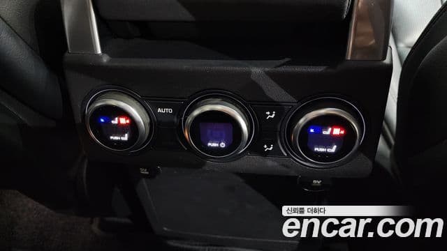 Land Rover Discovery 5 2018 — Şəkil 12/20