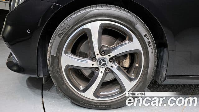 Mercedes-Benz E-Class 2020 — Şəkil 18/20