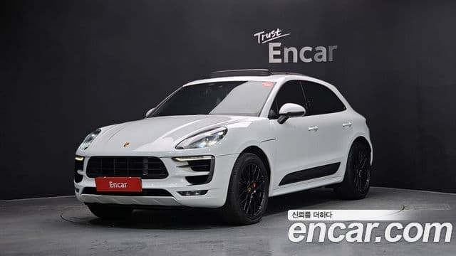 Porsche Macan 2018 — ფოტო 1/20