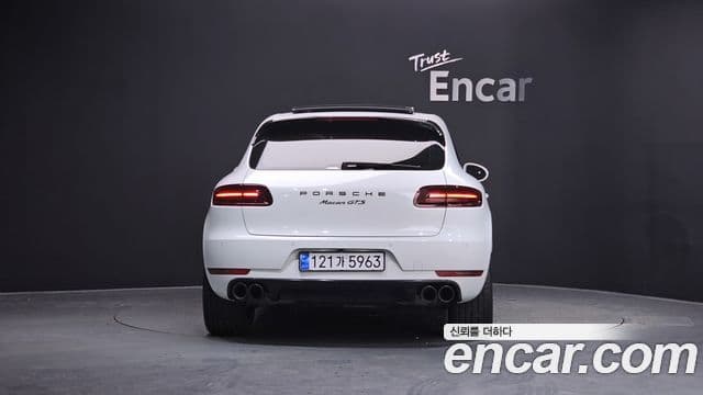 Porsche Macan 2018 — ფოტო 4/20