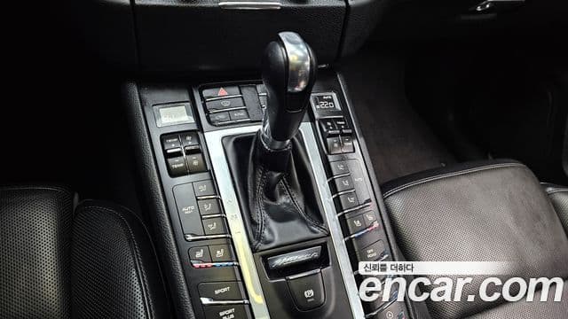Porsche Macan 2018 — ფოტო 9/20