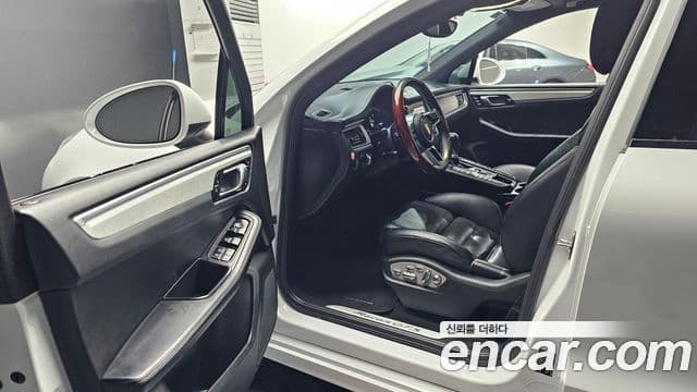 Porsche Macan 2018 — ფოტო 10/20