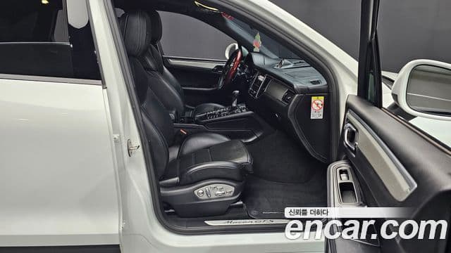 Porsche Macan 2018 — ფოტო 11/20