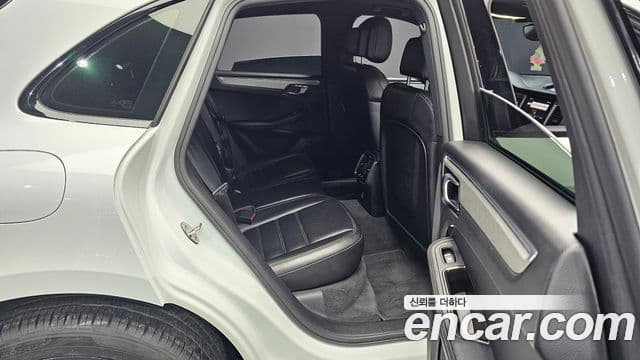 Porsche Macan 2018 — ფოტო 12/20