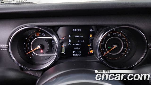 Jeep Wrangler 2022 — Şəkil 8/20