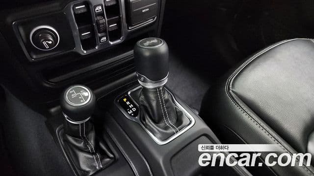 Jeep Wrangler 2022 — Şəkil 9/20