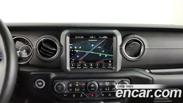 Jeep Wrangler 2022 — Şəkil 14/20