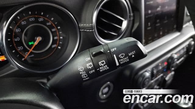 Jeep Wrangler 2022 — Şəkil 19/20