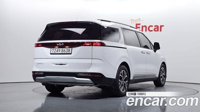 Kia Carnival 2023 — ფოტო 2/20