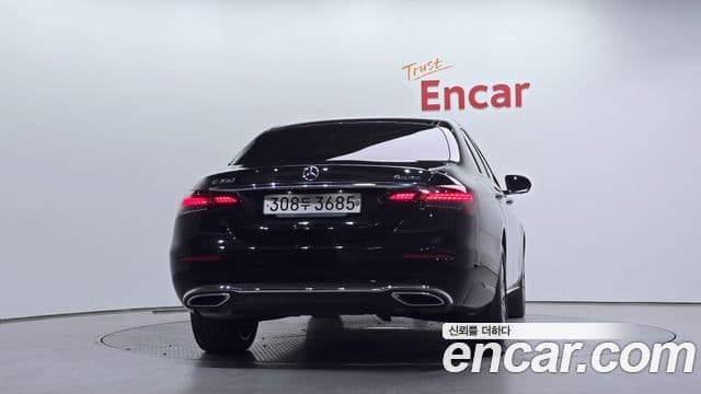 Mercedes-Benz E-Class 2023 — ფოტო 4/20