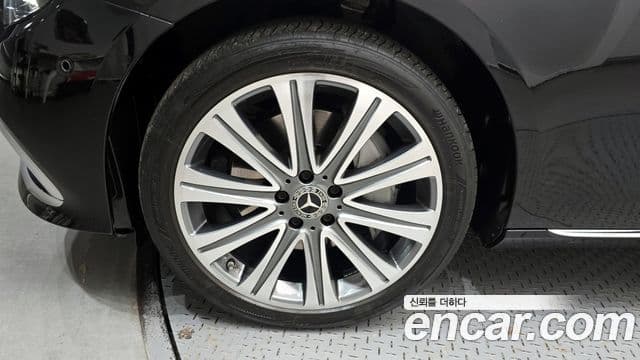 Mercedes-Benz E-Class 2023 — ფოტო 5/20