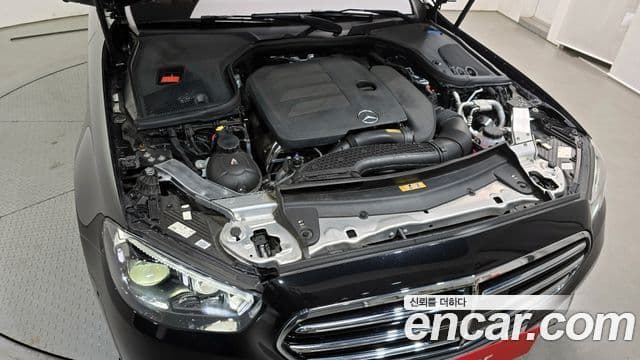 Mercedes-Benz E-Class 2023 — ფოტო 6/20