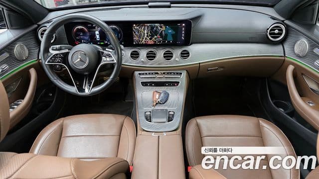 Mercedes-Benz E-Class 2023 — ფოტო 7/20