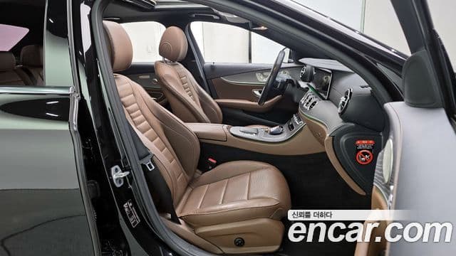 Mercedes-Benz E-Class 2023 — ფოტო 10/20