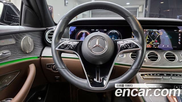 Mercedes-Benz E-Class 2023 — ფოტო 13/20