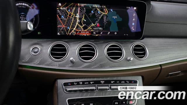 Mercedes-Benz E-Class 2023 — ფოტო 14/20