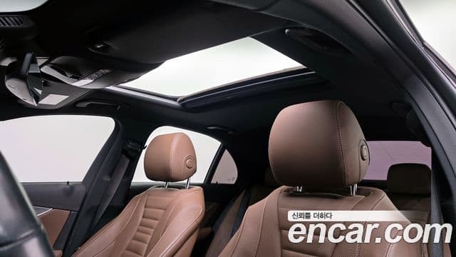Mercedes-Benz E-Class 2023 — ფოტო 19/20