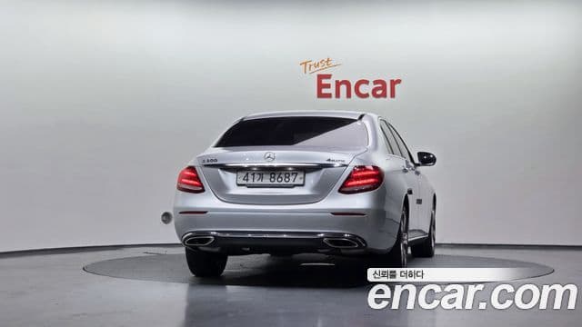 Mercedes-Benz E-Class 2018 — ფოტო 4/20
