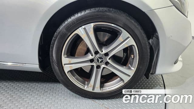 Mercedes-Benz E-Class 2018 — ფოტო 5/20