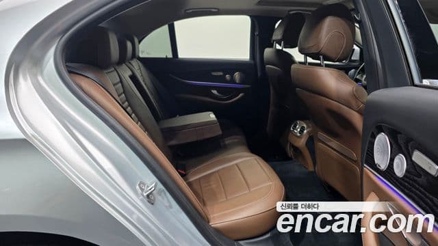 Mercedes-Benz E-Class 2018 — ფოტო 12/20