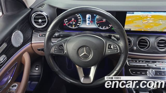 Mercedes-Benz E-Class 2018 — ფოტო 13/20
