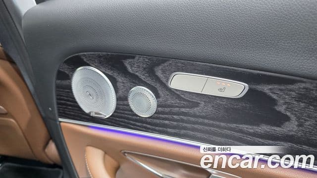 Mercedes-Benz E-Class 2018 — ფოტო 19/20